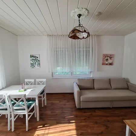 Zoeldhaz Appartement *