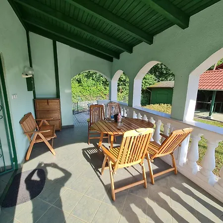 Zoeldhaz Appartement *