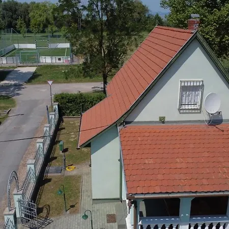 Zoeldhaz Appartement Balatonmáriafürdő